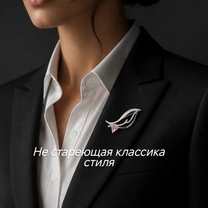 Брошь серебряная новая.Заводское качество не темнеет