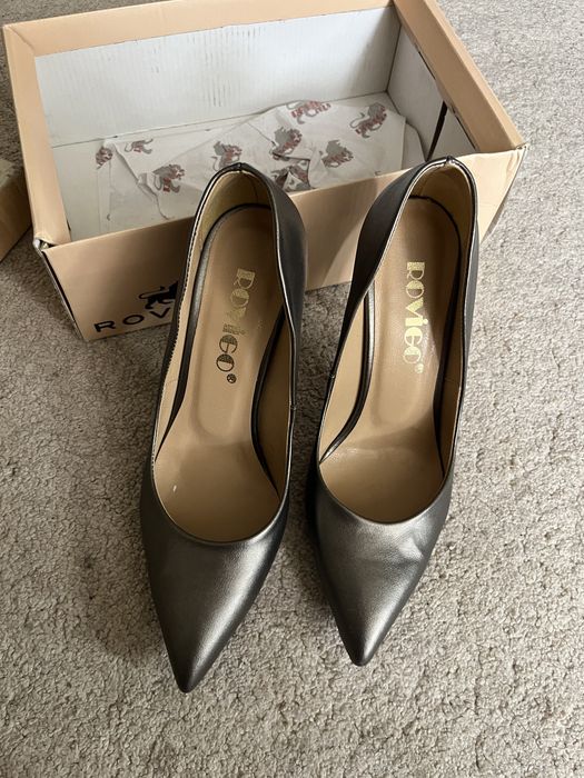 Элегантные стильные туфли