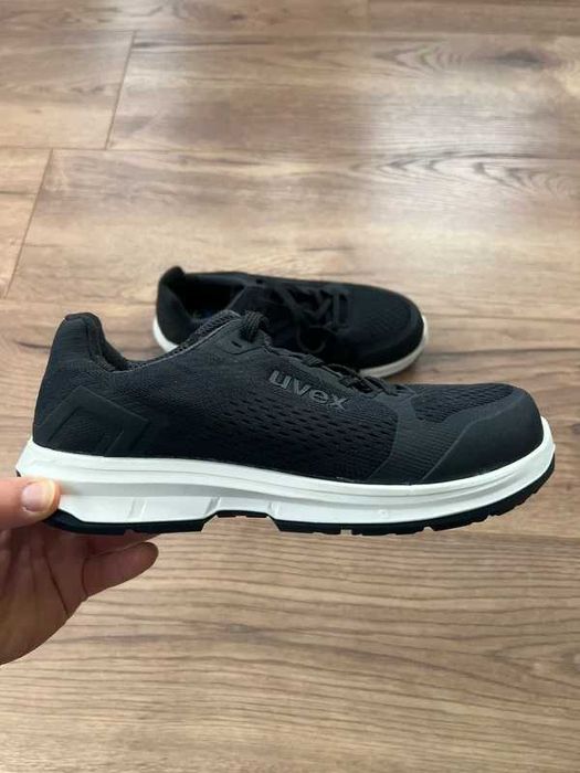 pantofi uvex 40 noi