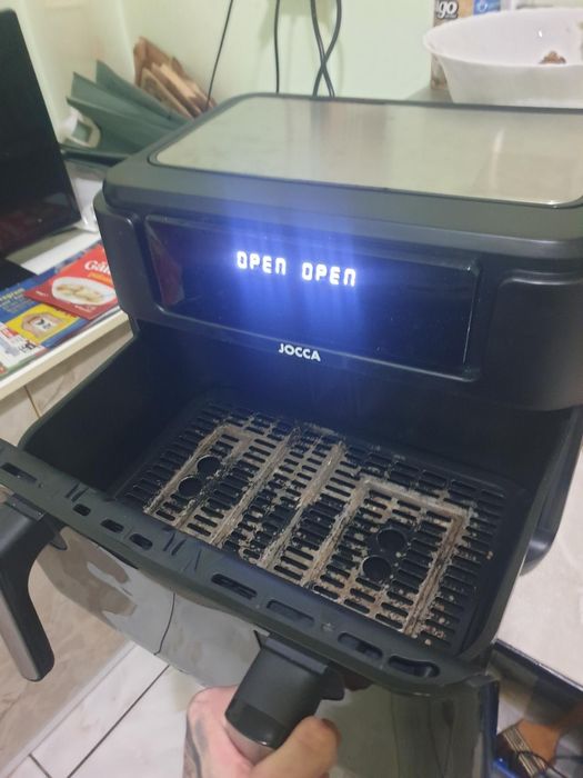 Vand air fryer nou la cutie