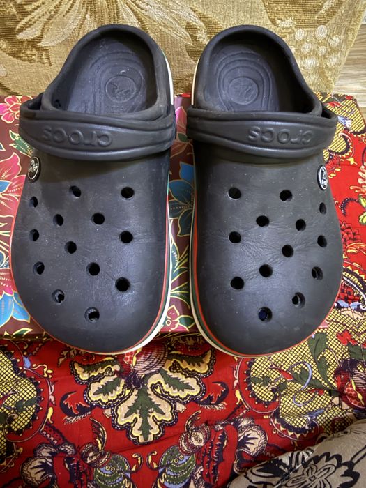 Продаются кроксы.