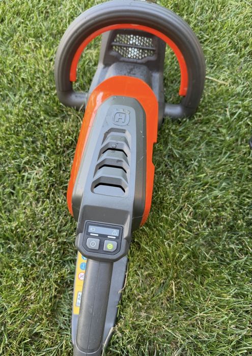 Акумулаторен храсторез Husqvarna 215iHD45, 36 V, 2 Ah, 45 см, с батерия и зарядно