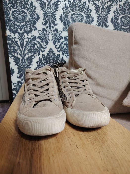 Утеплённы высокие  кроссовки на меху