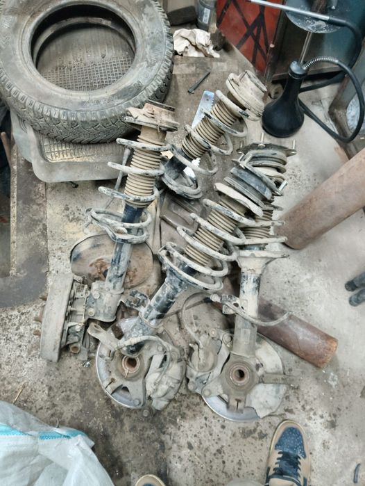 Продам стойки мазда