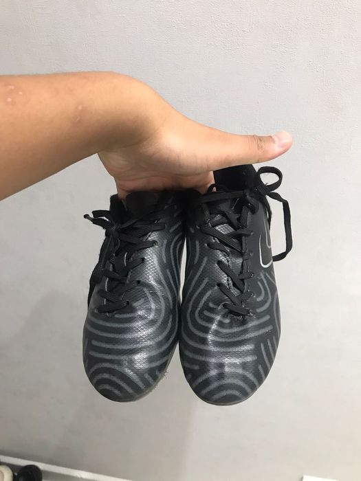 Продам новые бутсы для футбола