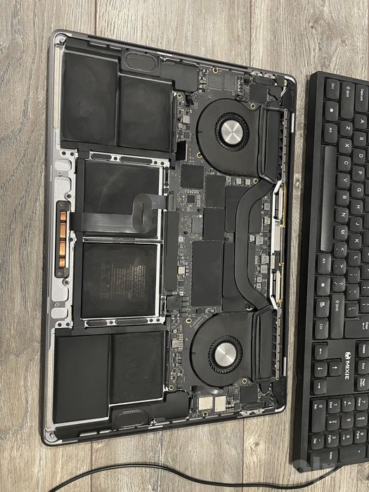 MacBook Pro 16” 2019 i7 16/512 A2141