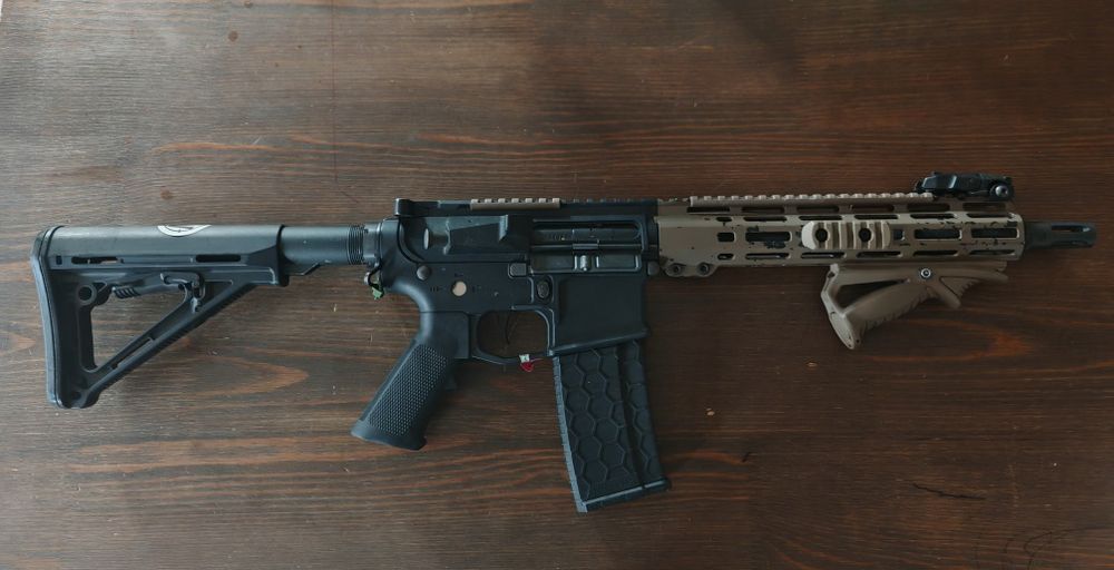 Airsoft реплика и тактическа жилетка