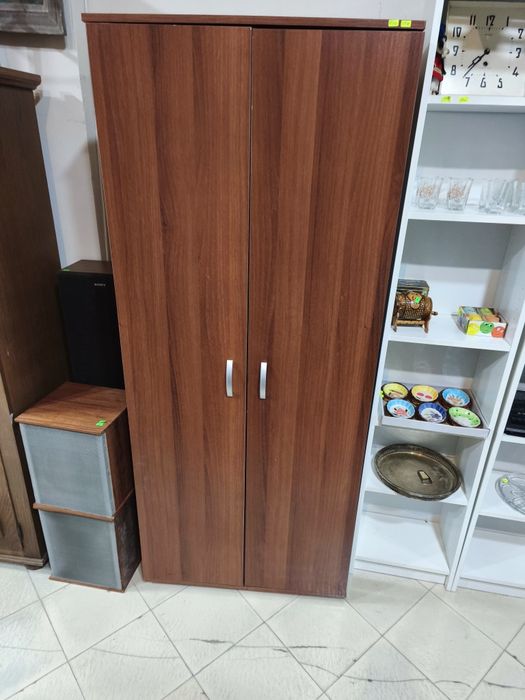 Двукрилен гардероб