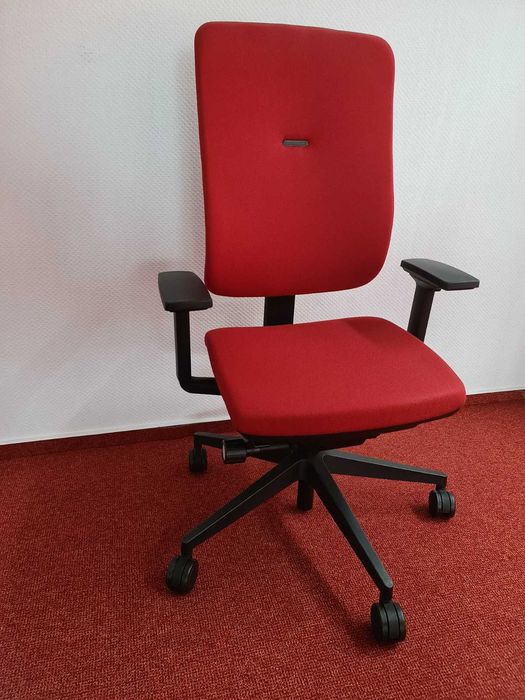 Scaun si masa de birou original Steelcase, rosu
