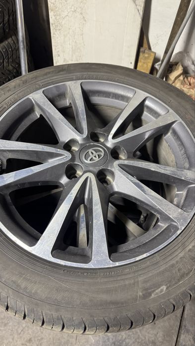 Резина на 17 с дисками оригинал тайота
