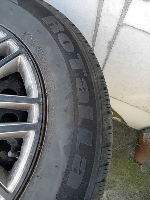 Продавам 4 броя зимни гуми с метални джанти.