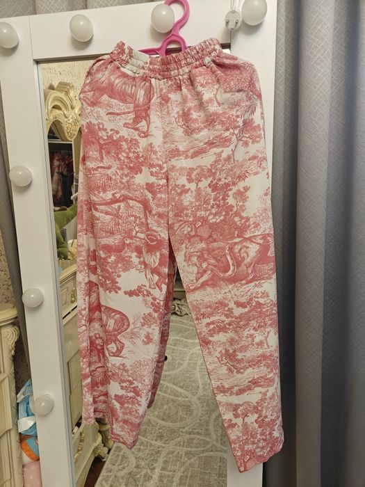 Розовая двойка женская