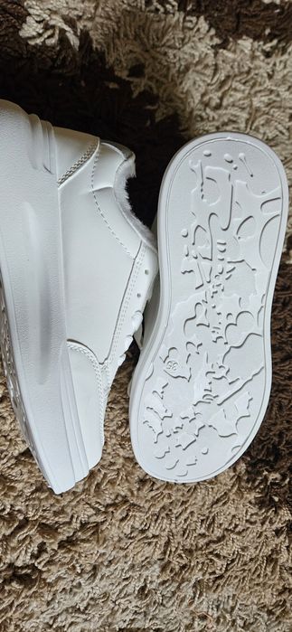 Adidasi imblaniti 35