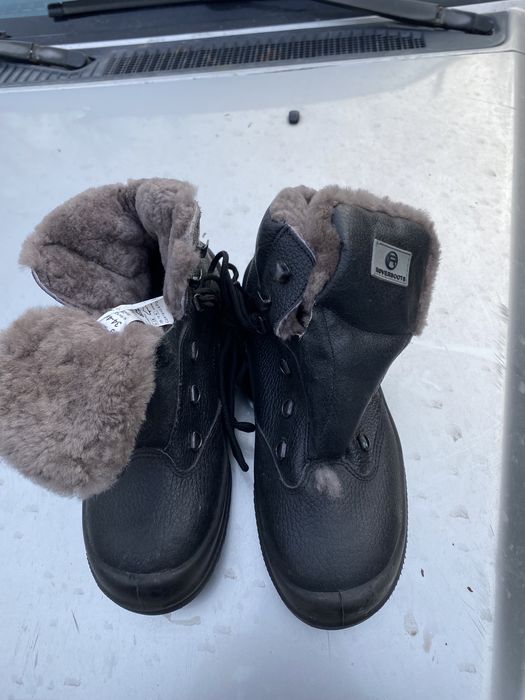 Продаю спец обувь