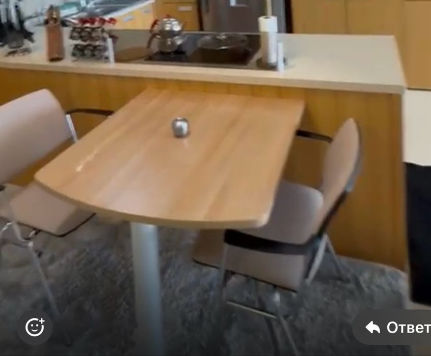 Продам столик на двоих