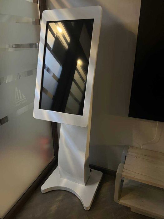 Горизонтальный сенсорный инфокиоск 43"43" 55  - без зад дёжка !