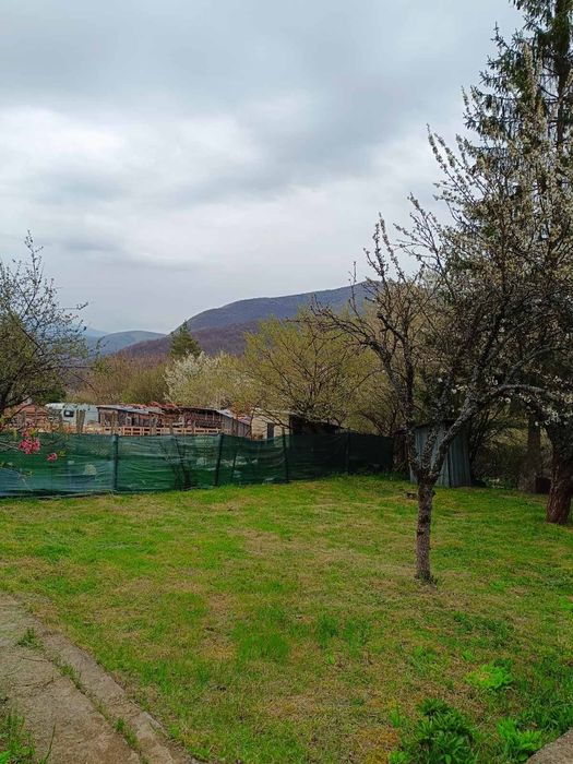 Уютна вила с голям двор и овощна градина в с. Макоцево