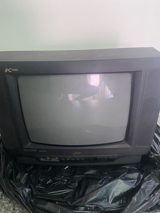 Телевизори 2 броя.