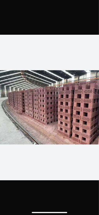 Красный жженый кирпич