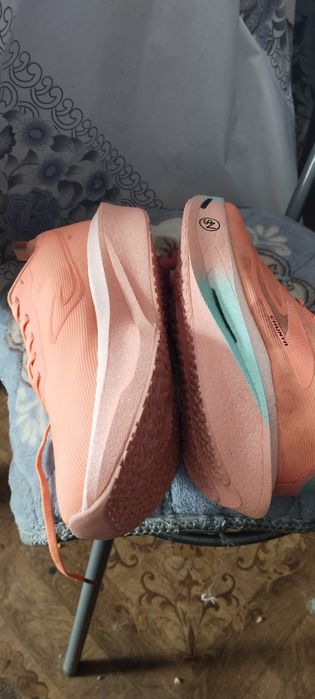 Продам кроссовки