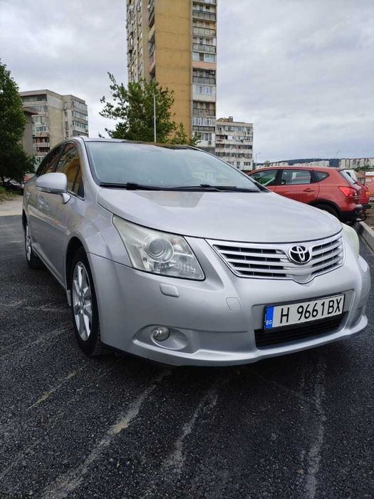 Продавам Тойота Авенсис Т27