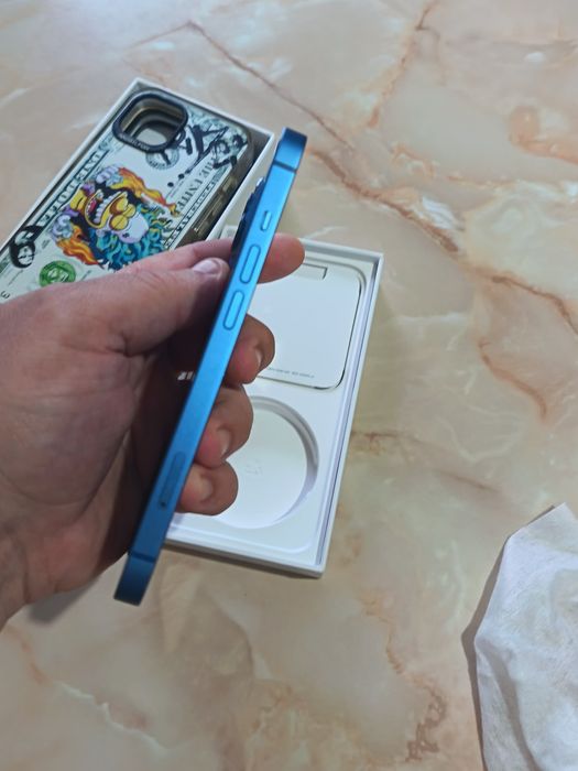 Vand iphone 13  de 128g cu gevey