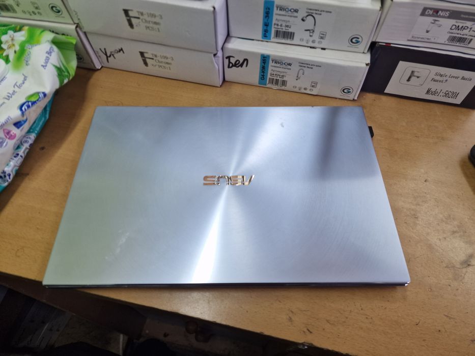 Asus zenbook продам.