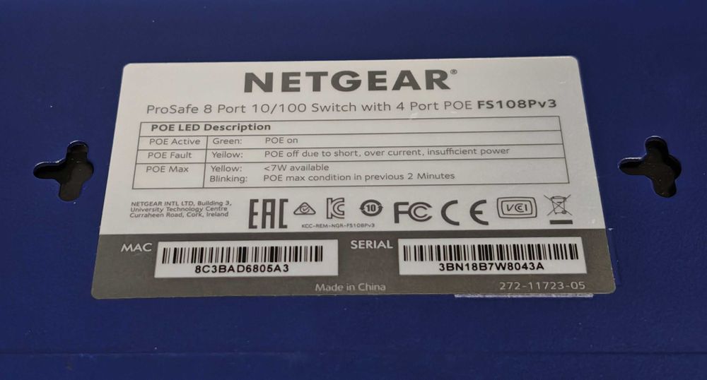 8 портови (4+4 PoE) суичове Netgear и TP-Link