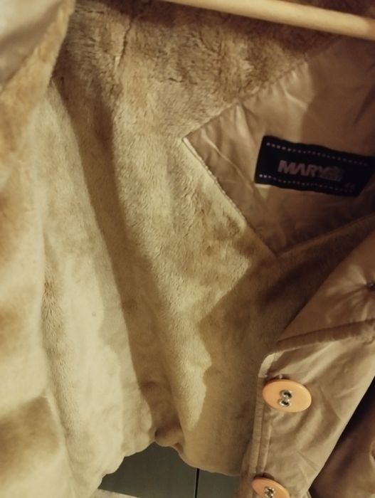 Куртки женские  48 размер