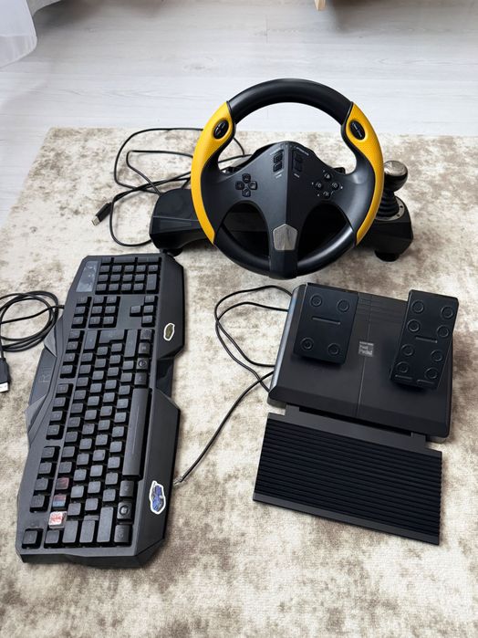 Volan gaming cu pedale + tastatură