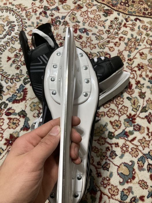 Продам коньки новый