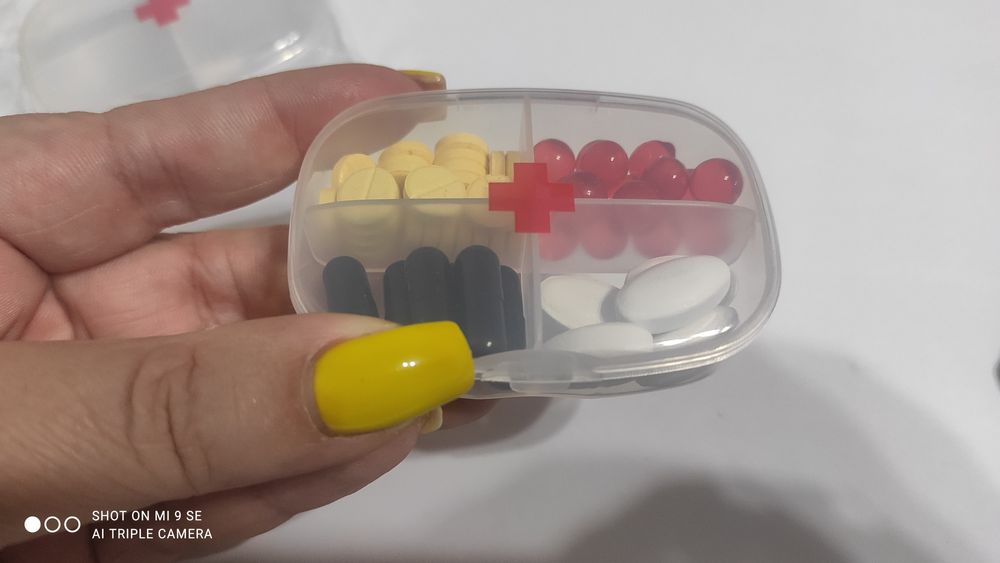 Продам таблетницу контейнер для таблеток