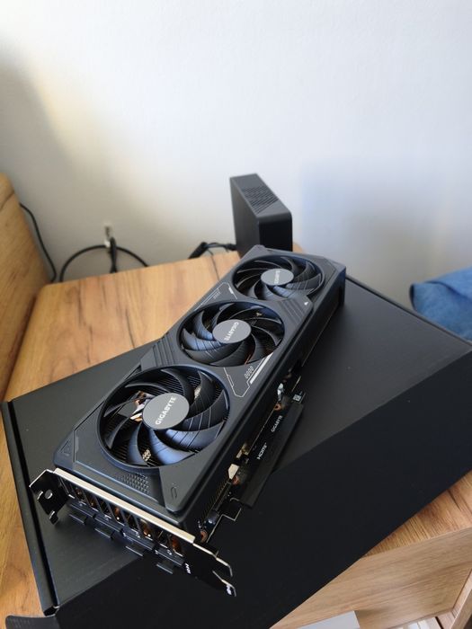 RTX 5070 GIGABYTE GeForce Windforce OC SFF 12GB GDDR7 192-bit DLSS 4.0(noua)