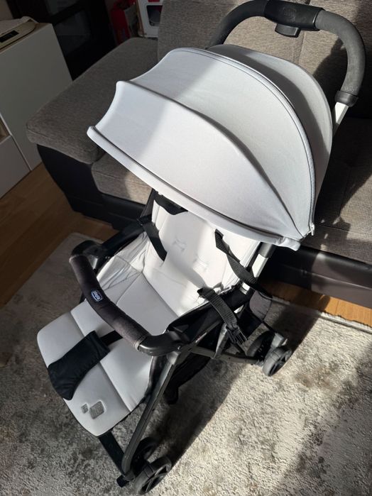 Лятна количка Chicco Ohlala + дъждобран - тежи само 3.8 кг