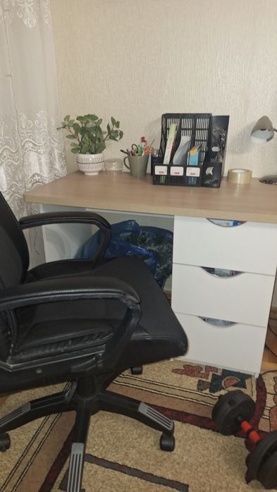 Письменный  стол.