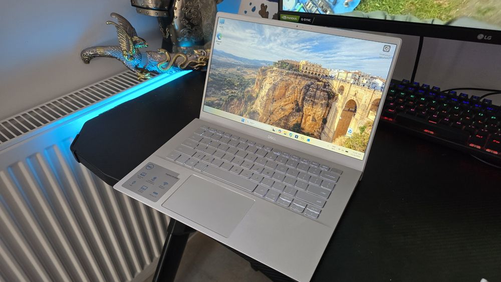 Laptop Dell i3 gen 11,16 gb ram,ssd 256,1920x1080 14 inch