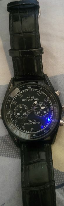 Часы с камерой HD формат