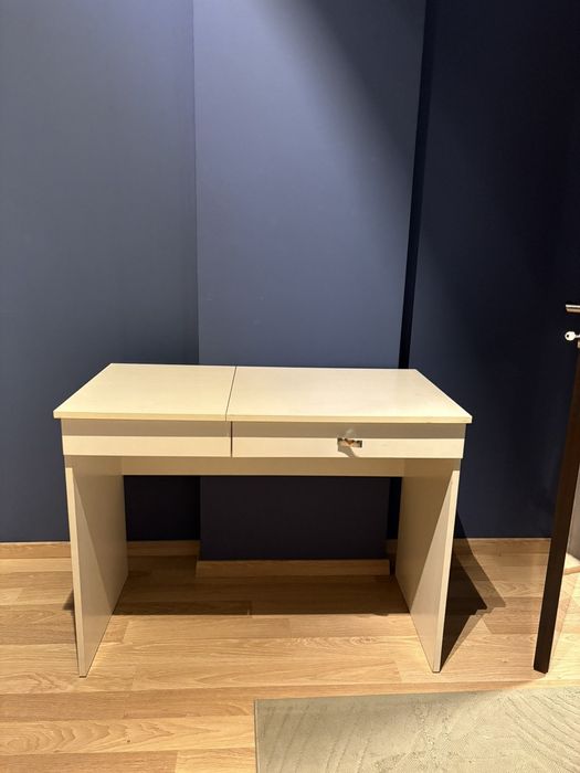 Бюро / тоалетка бяла IKEA