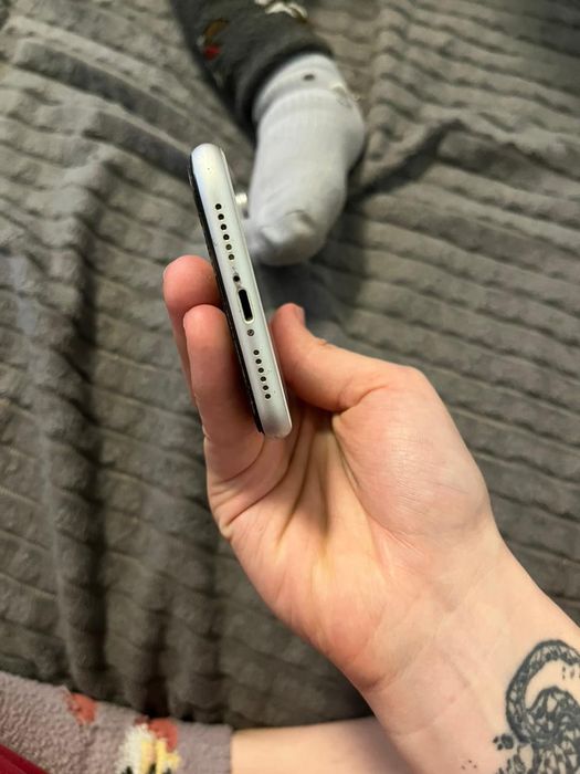 Продам Iphone xr