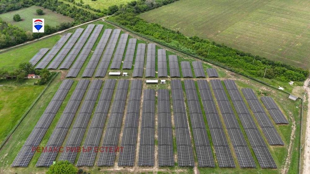 Фотоволтаична централа + ресторант с басейн и лятна градина