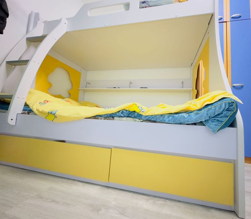 Детская двухярусная кровать