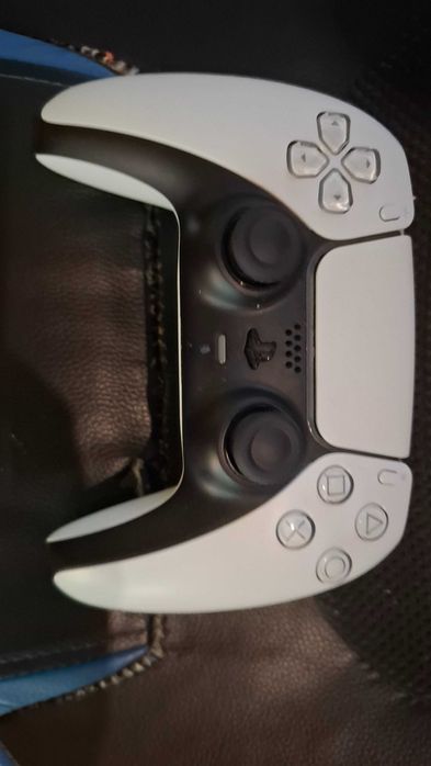 Ps5 два контролера бял и fortnite limited editions оригинална поставка