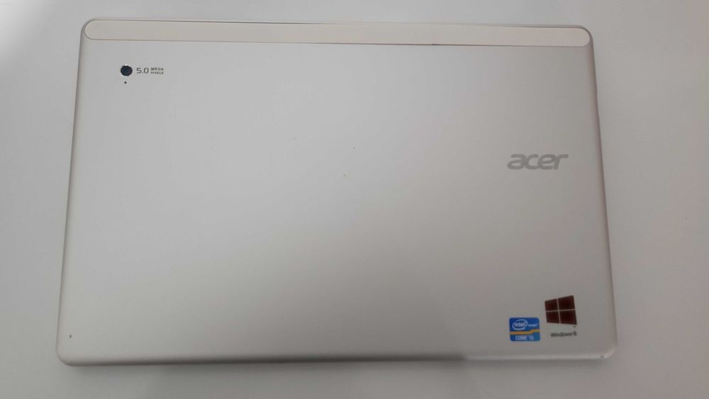 Acer Iconia W700 cu bateria defecta