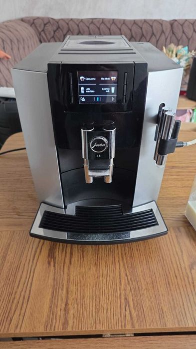 Esspresor automat cafea Professional Jura E8, Elvetia, expresor