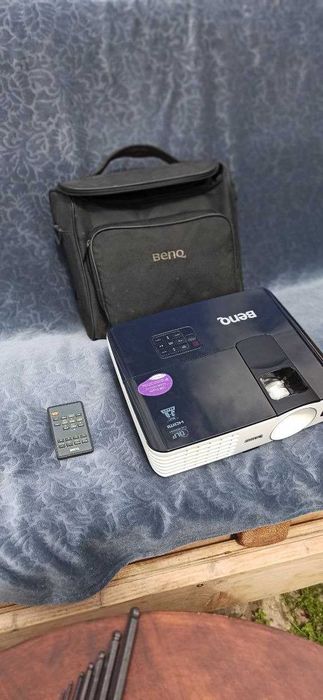 Videoproiector  BENQ  - FullHD - 700 ore