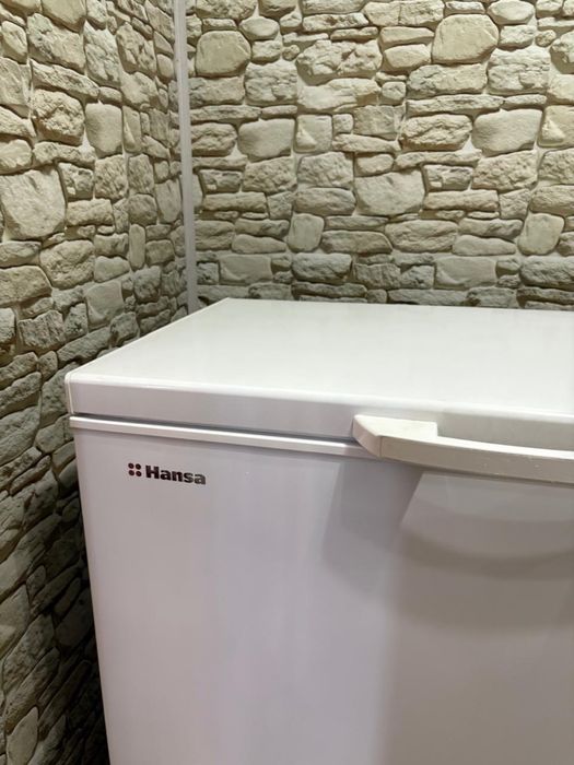 Продам морозильник Hansa