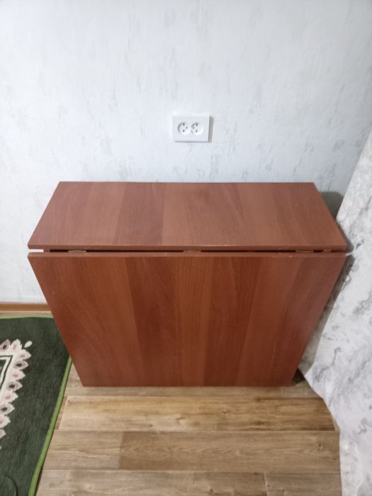 Продам стол книжка