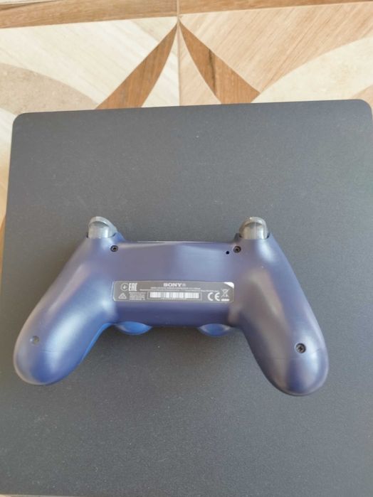 PlayStation 4 slim с 10 игри
