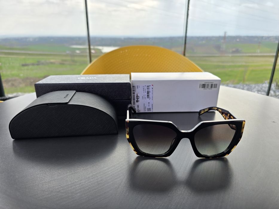 Ochelari de soare Prada