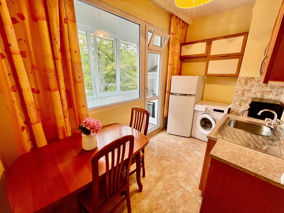 Дава се под наем Тристаен апартамент в Варна, Базар Левски - 65 кв.м за 450 € - Снимка #4